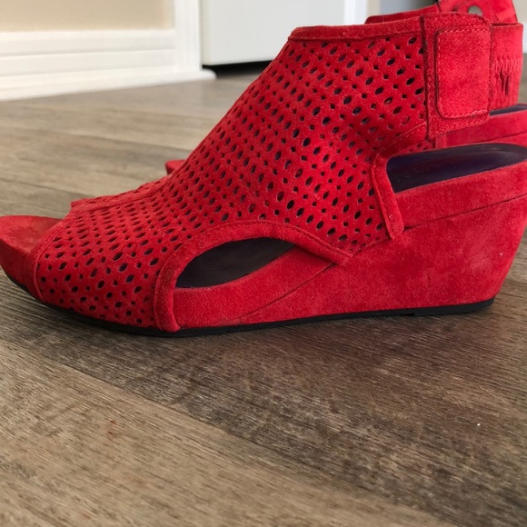 Shoes - Picture 4 of 6